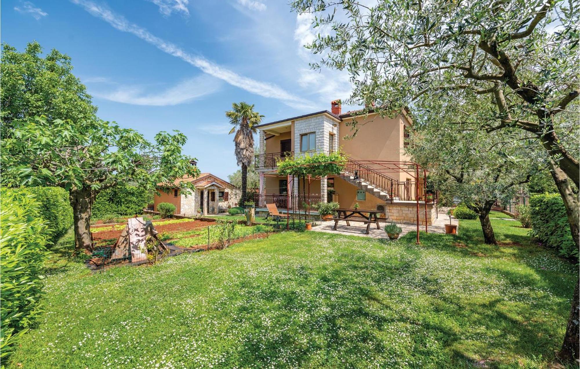 Stunning Apartment In Umag With Wifi Exteriér fotografie