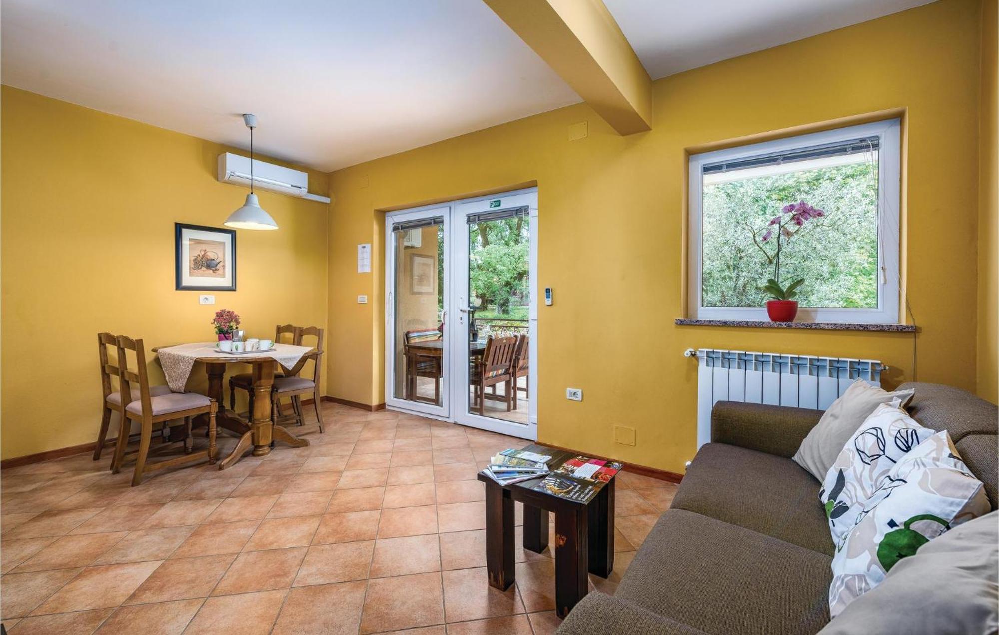 Stunning Apartment In Umag With Wifi Exteriér fotografie