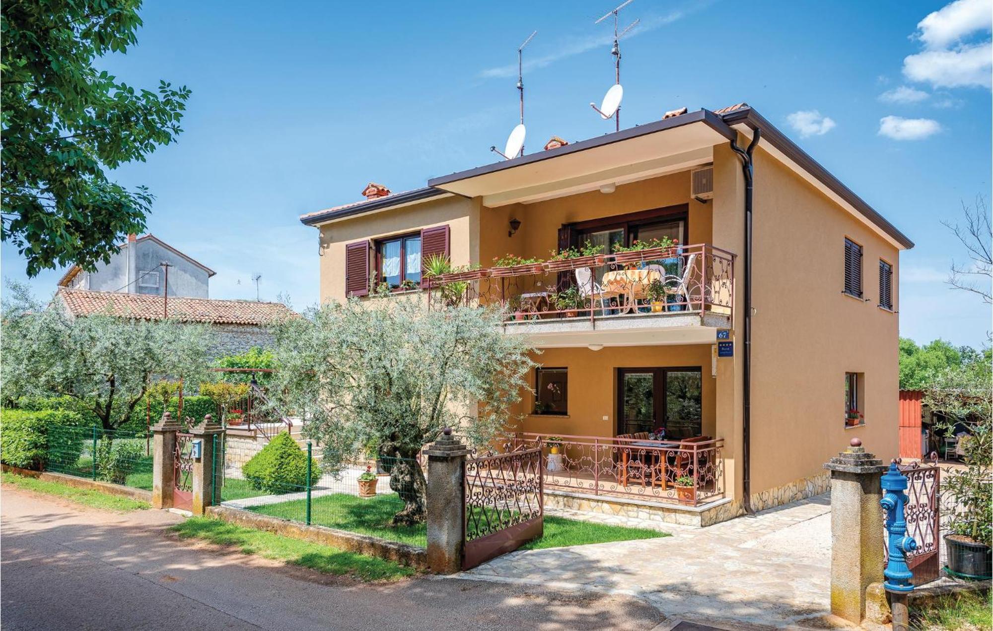 Stunning Apartment In Umag With Wifi Exteriér fotografie